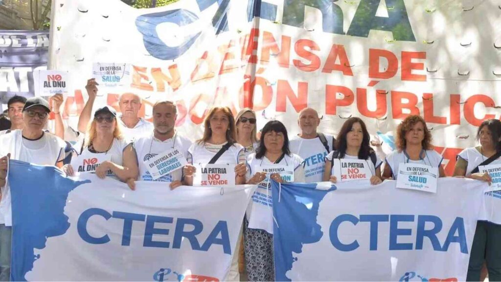 Paro docente: quiénes adhieren y a qué provincias afecta este lunes 26 ...