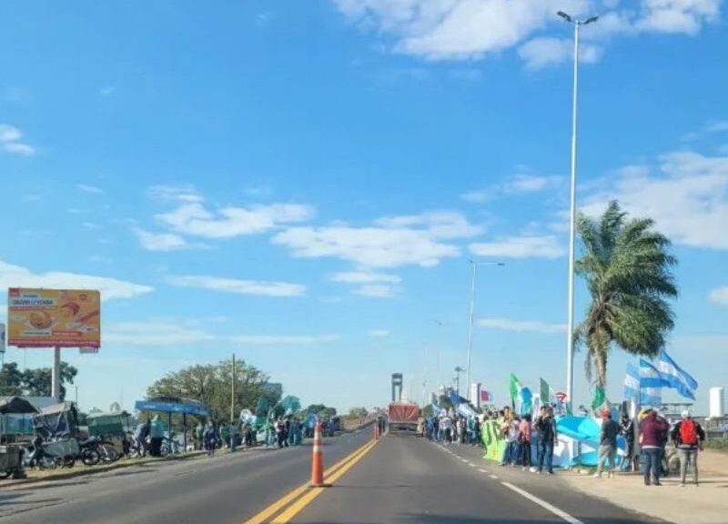 Demoras en el puente Chaco-Corrientes por una protesta contra la Ley ...