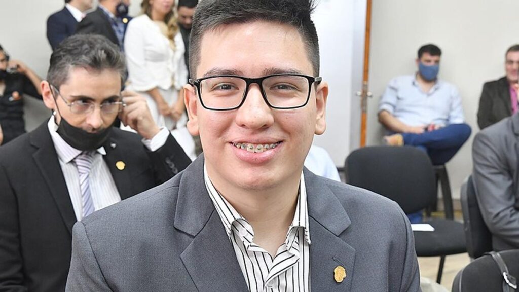 Acusan a un concejal libertario de extorsionar por sexo a una asesora ...